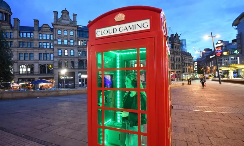 Nvidia สร้างตู้เกมที่มีขนาดเล็กที่สุดในโลก อยู่ในตู้โทรศัพท์สีแดง